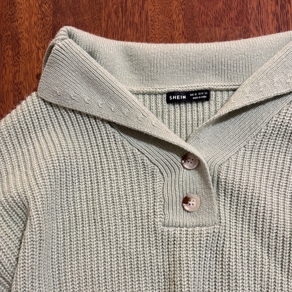 Oversized Green Rib-Knit Collared Sweater - Picture 2 of 2